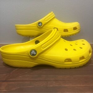 Crocs Unisex Classic Clog Lemon Men's 6, Women's 8 Yellow